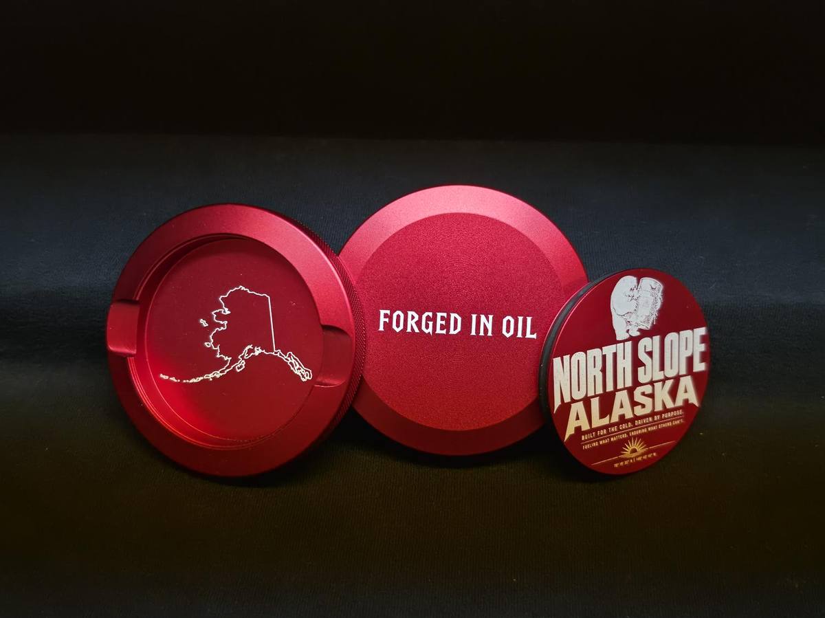Red can, engraved back